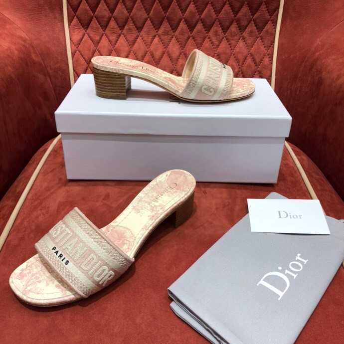 A货迪奥女士拖鞋 A货迪奥女鞋 Dior迪奥 强烈推荐_度假必备的字母刺绣拖鞋 