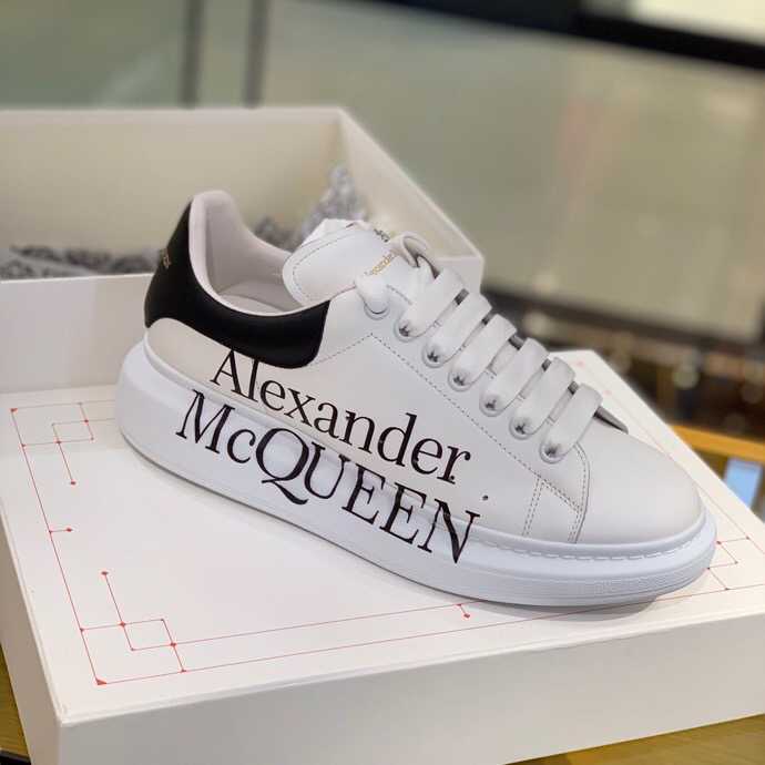 McQueen 麦昆 采用小牛皮制成升级版MQ～男女同款运动鞋