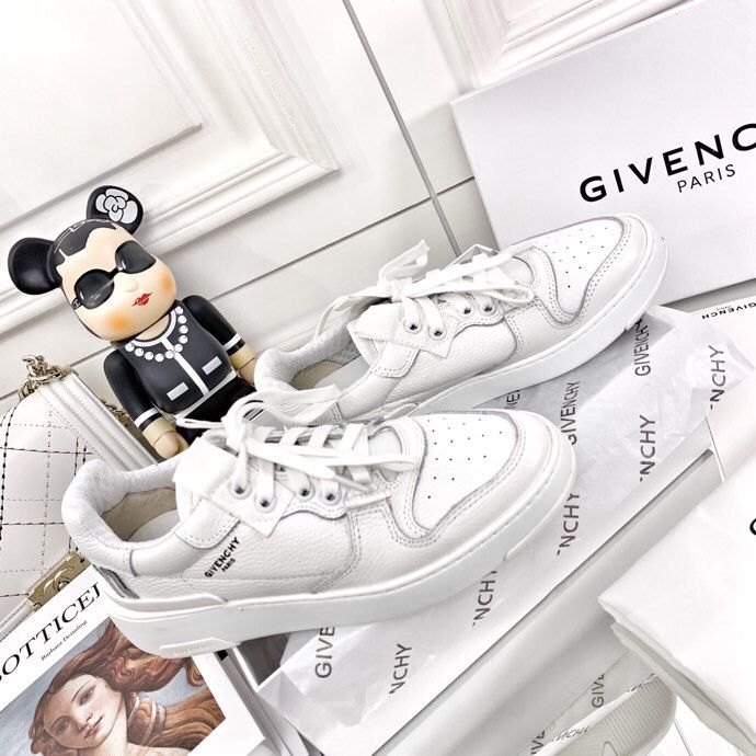 Givenchy纪梵希 2023新款牛皮鞋面垫脚胎牛皮字母运动鞋