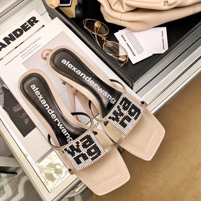 Alexander McQueen 大王猫跟水钻简约凉拖系列
