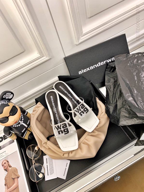 Alexander McQueen 大王猫跟水钻简约凉拖系列