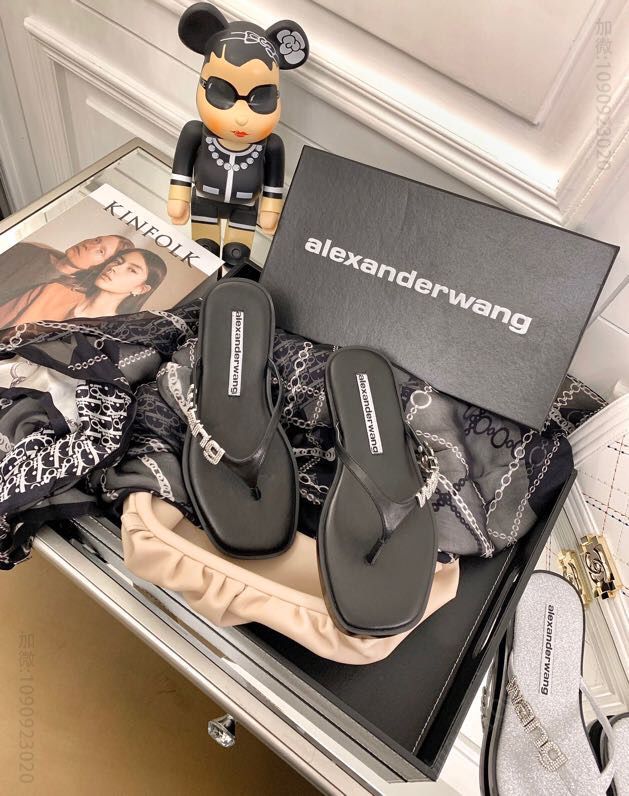 Alexander McQueen 大王Ryder钻饰Logo夹脚凉拖系列