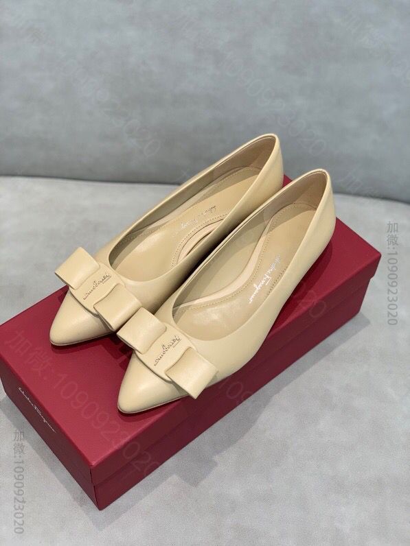 SF salvatore Ferragamo 菲拉格慕最新糖果色走秀款尖头浅...