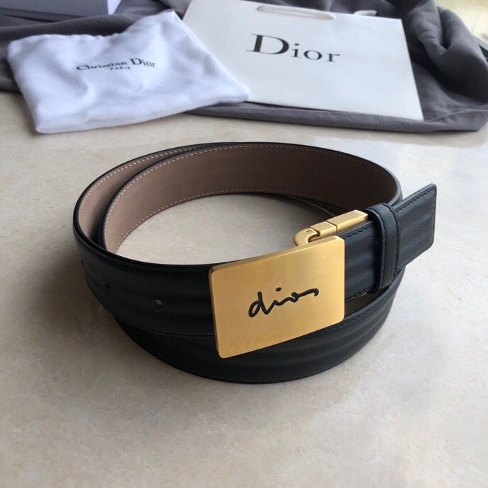 迪奥Dior(法国)男款腰带宽度3.5cm精致旋转夹扣头层牛皮腰带