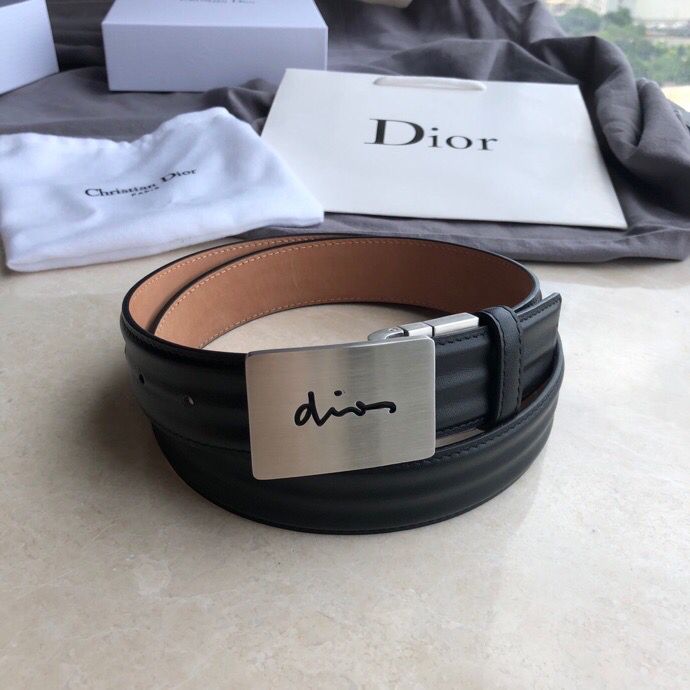 迪奥Dior(法国)男款腰带宽度3.5cm精致旋转夹扣头层牛皮腰带