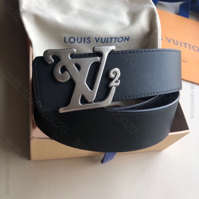 LV/路易威登 新款做旧字母金属扣小牛皮腰带