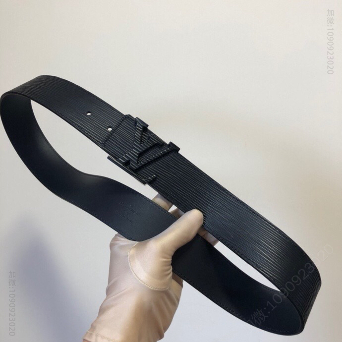 品质LV Initiales. 40mm黑色水波纹腰带