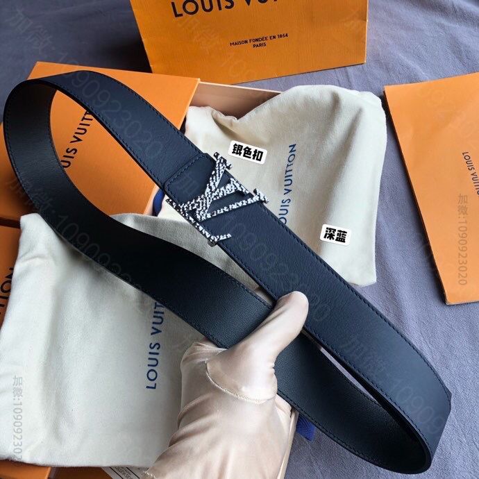 LV/路易威登 小牛皮LV字母搭扣Mosaic40毫米双面腰带