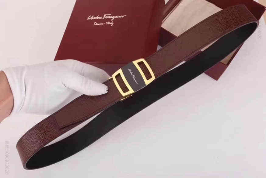 菲拉格慕(Ferragamo)精致夹扣五金腰带