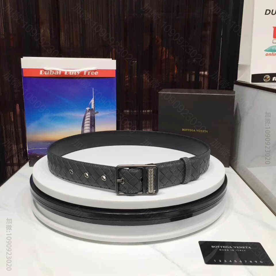【BOTTEGAVENETA】采用柔软的单色小羊皮手工编织而成男士腰带