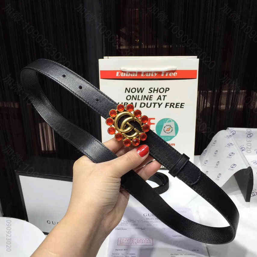 采用进口小牛皮双面小牛皮带
