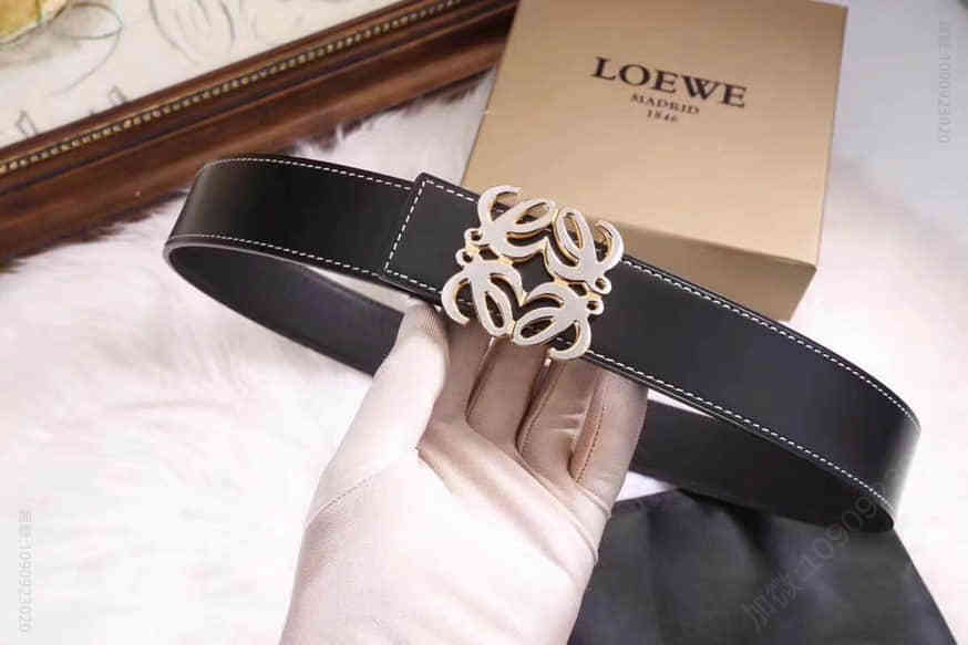 Enrique Loewe Roesssberg罗意威 精钢字母L组成的挂扣 男士腰带