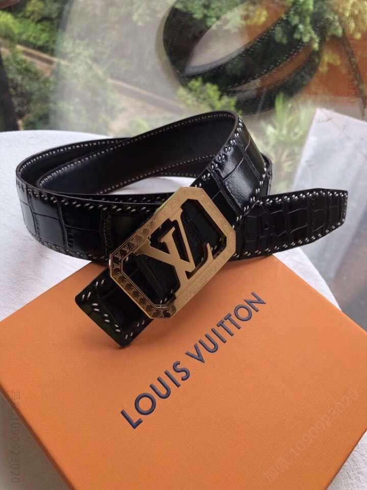LOUIS VUITTON路易威登 采用进口牛皮压印鳄鱼纹理手工穿线工艺 18春夏新款男士腰带3.8CM