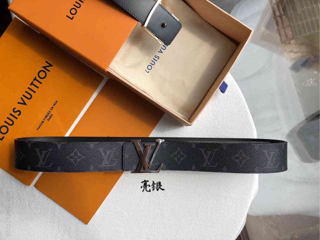 Louis Vuitton 路易威登男士腰带INITIALES双面腰带40毫米宽度M9043