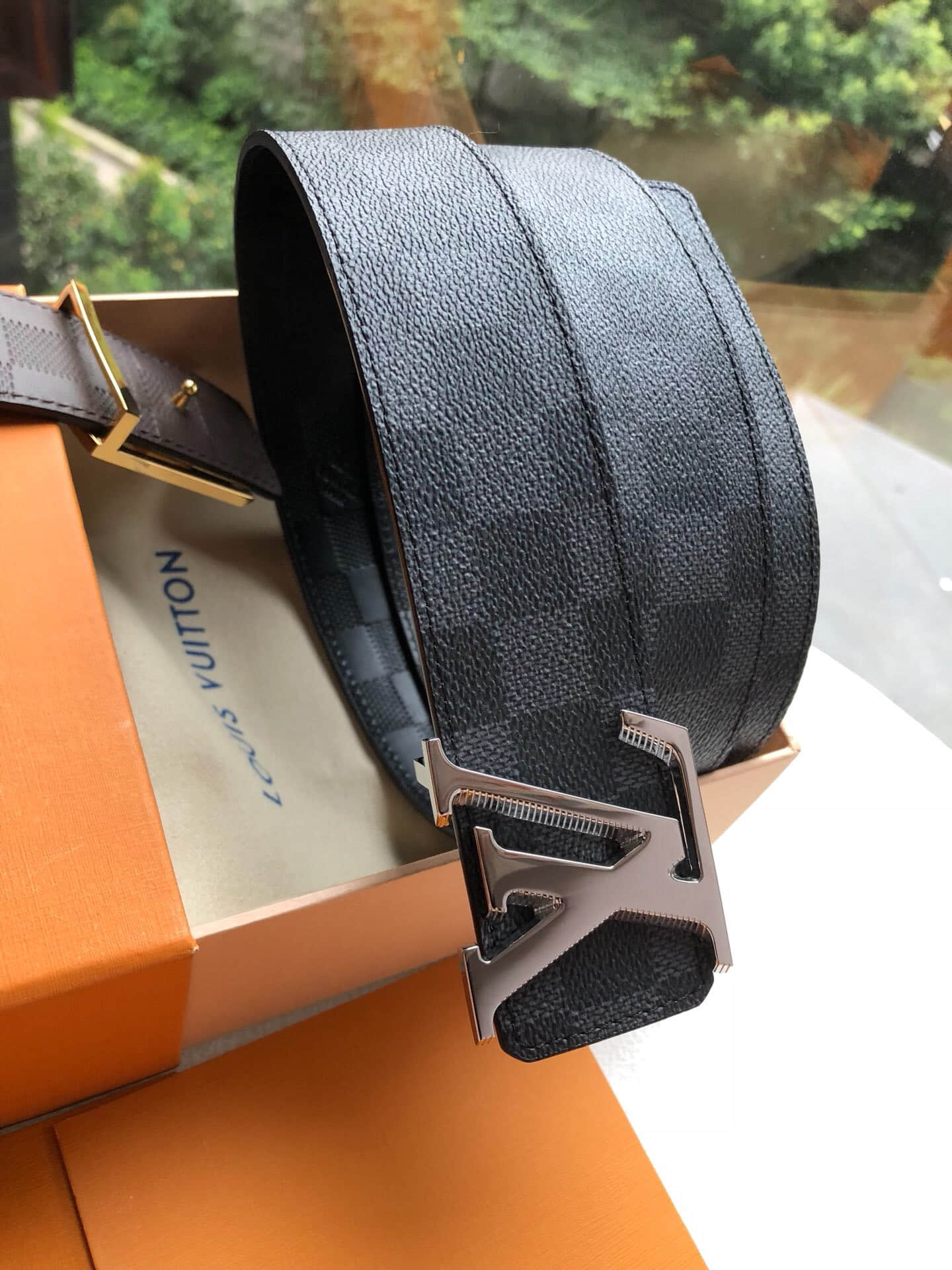 Louis Vuitton路易威登 2023专柜新款字母条纹斜边金属挂扣双面用腰带40mm