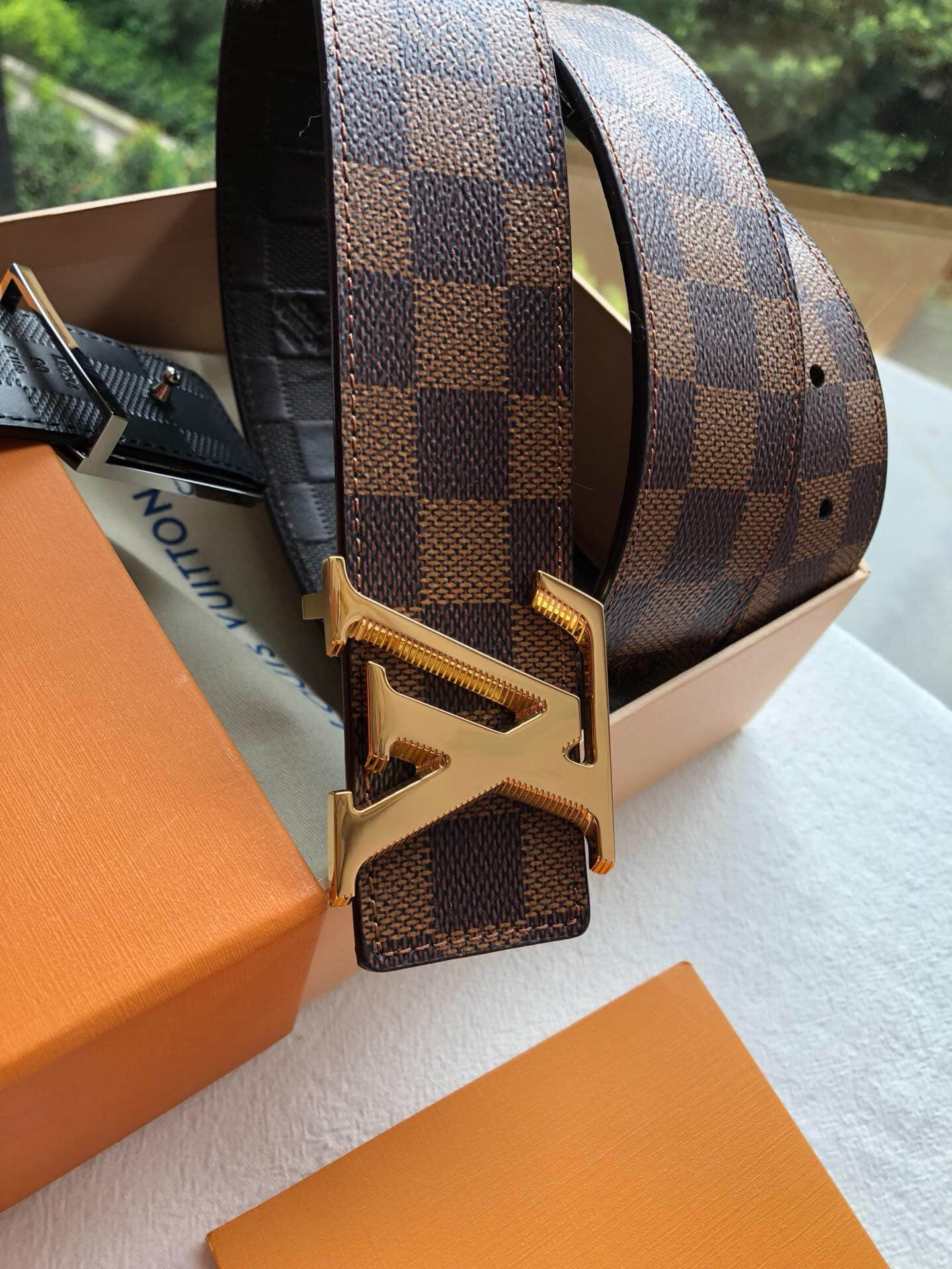 Louis Vuitton路易威登 2023专柜新款字母条纹斜边金属挂扣双面用腰带40mm
