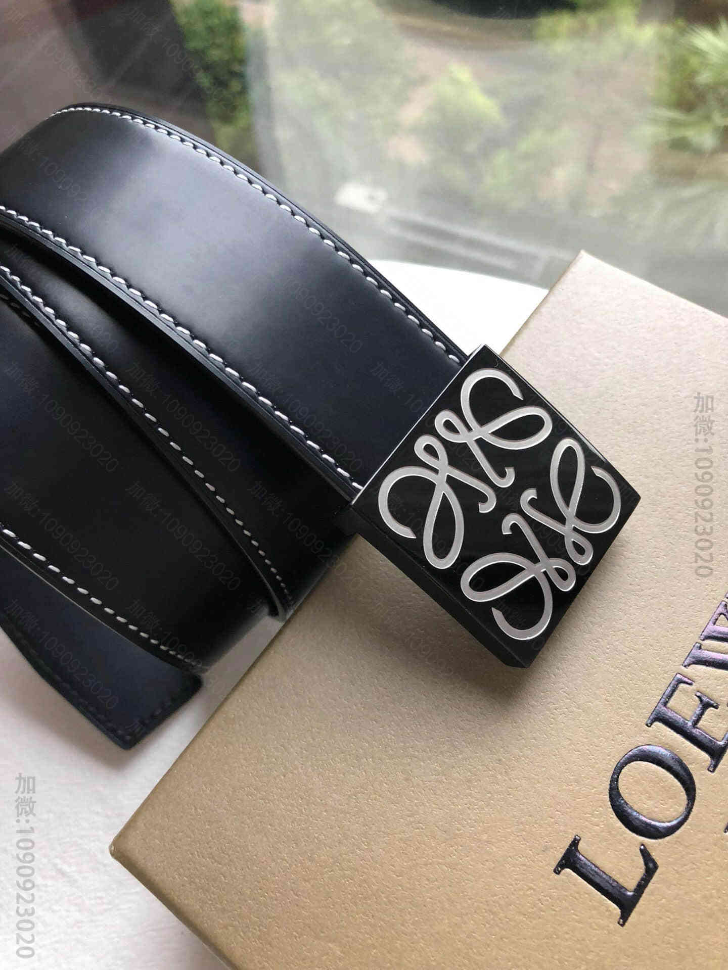 LOEWE罗意威 精钢材质标志金属内穿扣made in spain3.8CM...