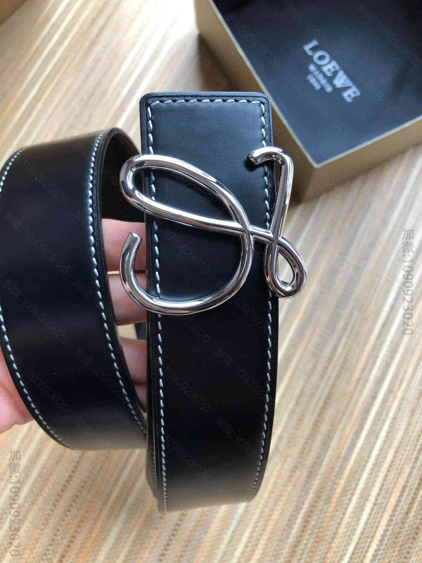 LOEWE罗意威 精钢材质蝴蝶金属扣搭配进口牛皮可双面外用腰带3.8CM
