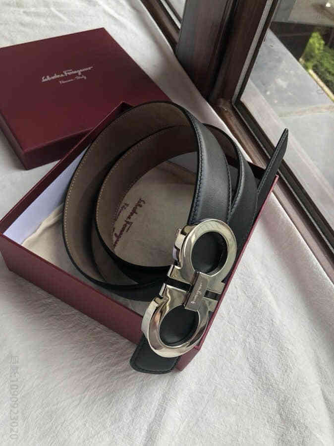 Ferragamo菲拉格慕35mm马蹄挂扣款与进口牛皮腰带
