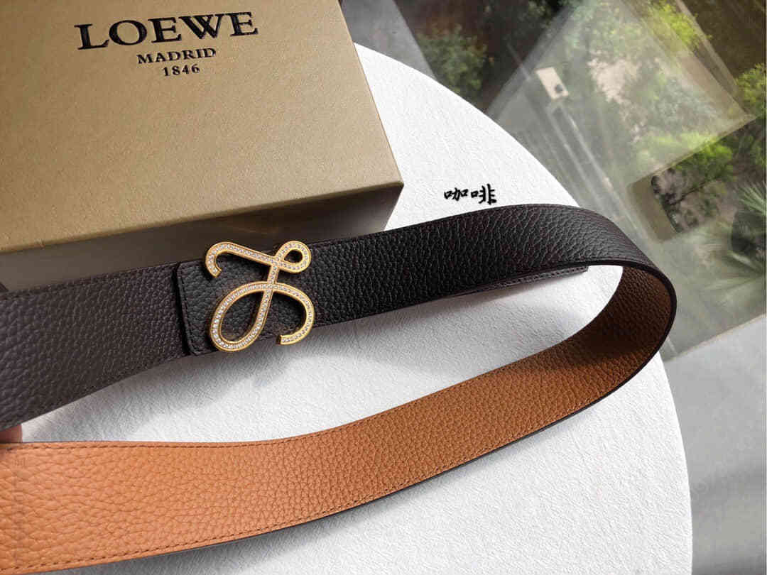 LOEWE罗意威 精钢镶嵌钻金属扣搭配双面荔枝牛皮双面可调式腰带3.8CM
