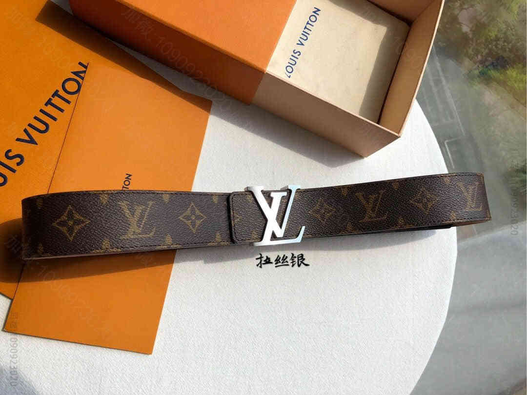 -LV路易威登 标志性字母金属扣搭配经典棋盘格/老花腰带