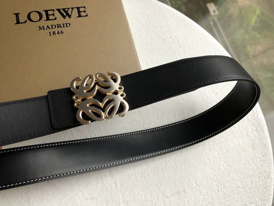 LOEWE罗意威 精钢材质标志金属扣搭配进口牛皮可双面外用腰带3.8CM