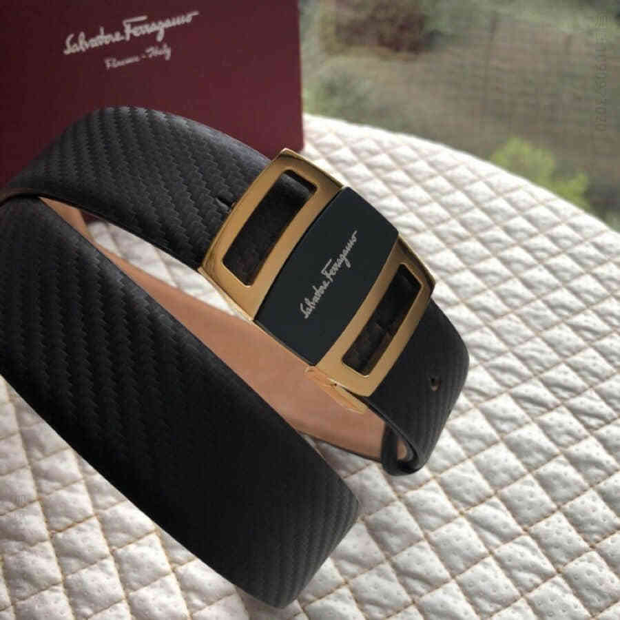 SalvatoreFerragamo菲拉格慕头层牛皮磨砂内里，精钢金属夹扣男士腰带3.5CM