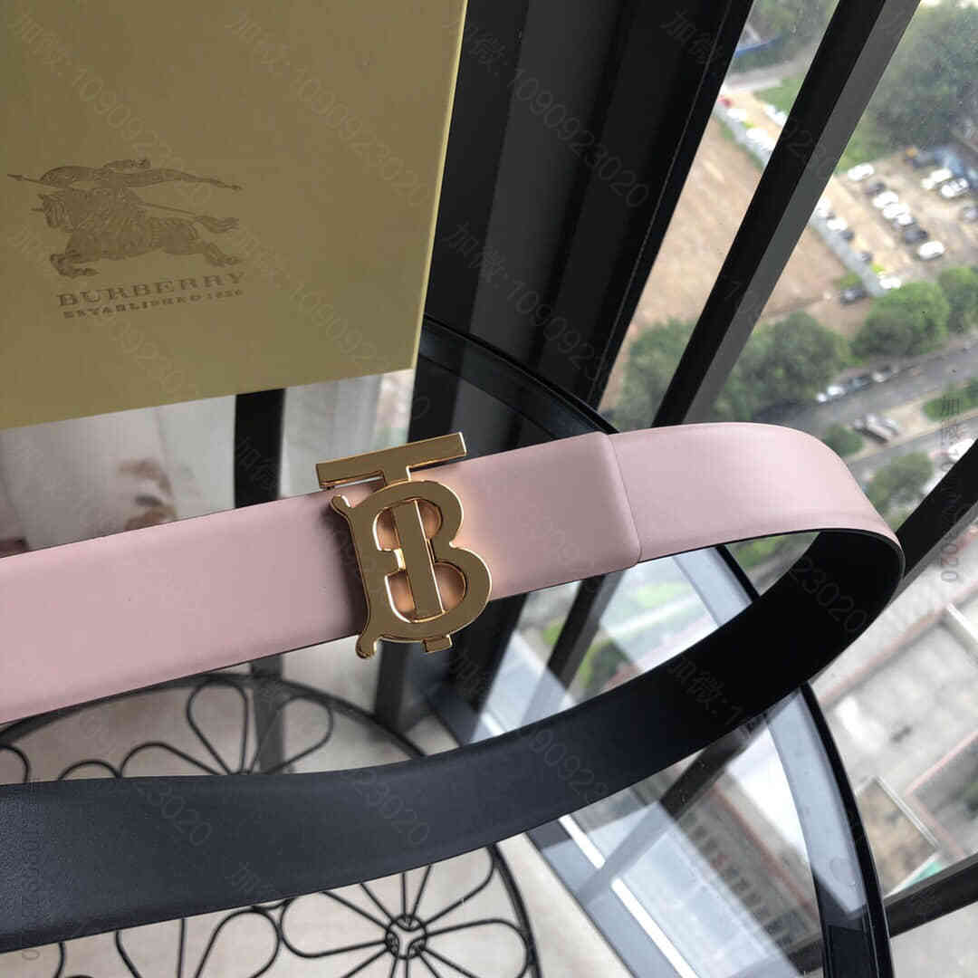 Burberry博柏利 女士30mmTB扣双面用头层牛皮腰带