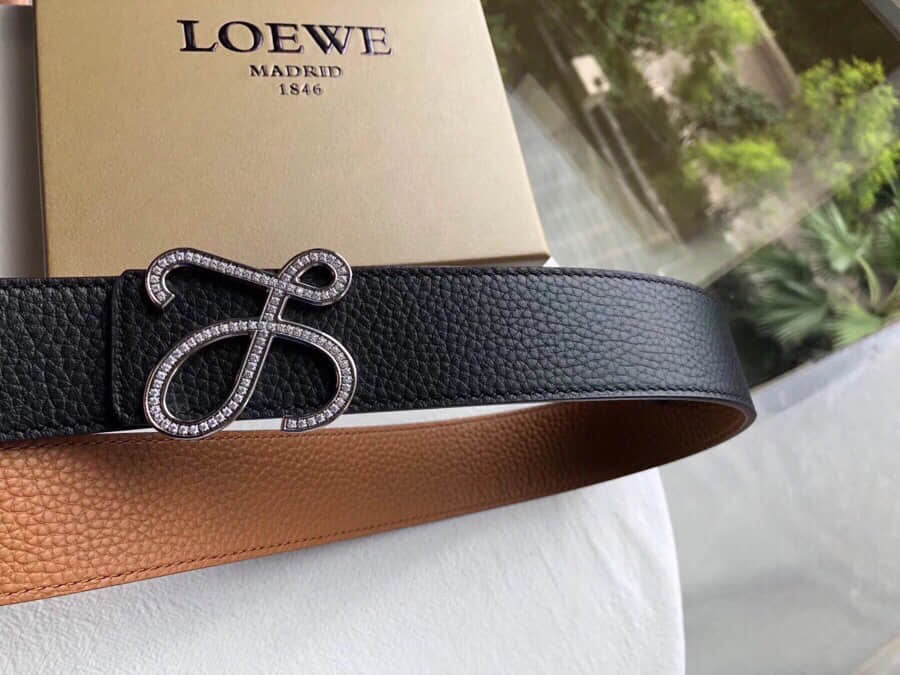 LOEWE罗意威 精钢镶嵌钻金属扣搭配双面荔枝牛皮双面腰带3.8cm