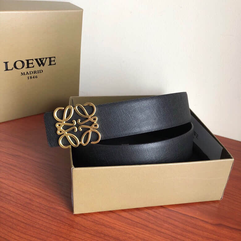 LOEWE罗意威 精钢材质标志金属挂扣，搭配头层牛皮十字纹理腰带3.8cm