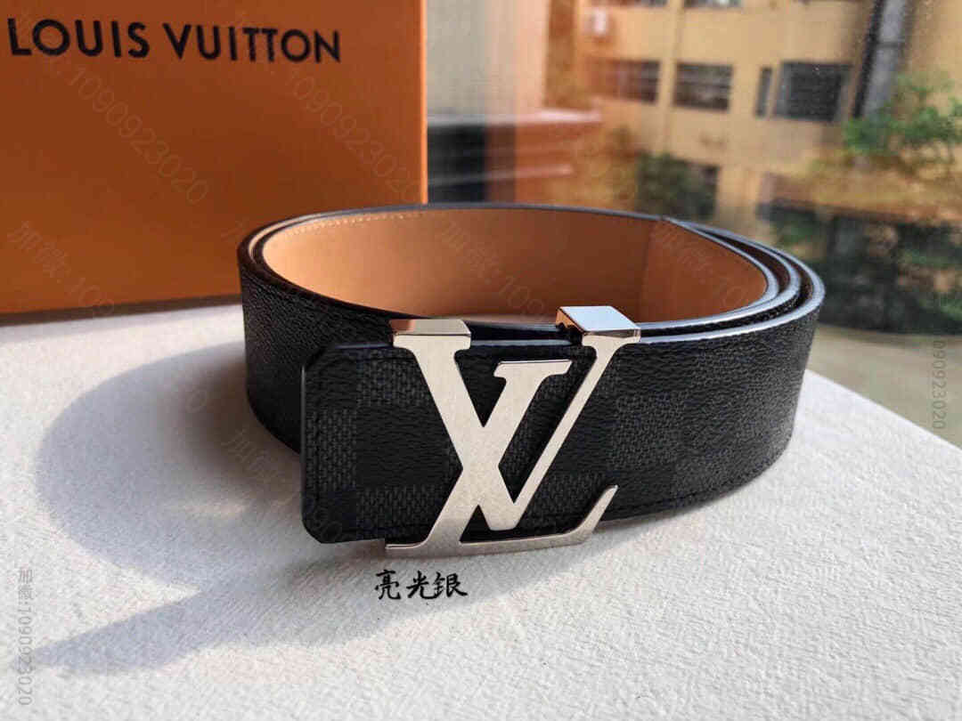 LV路易威登 标志性字母金属扣搭配经典棋盘格/老花腰带