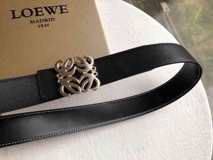 LOEWE罗意威 精钢材质标志金属扣，搭配进口牛皮可双面外用腰带