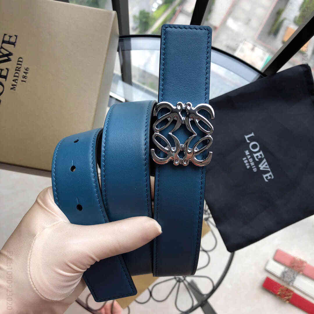 LOEWE罗意威女士3.2cm搭配品牌标识金属挂扣双面外用腰带