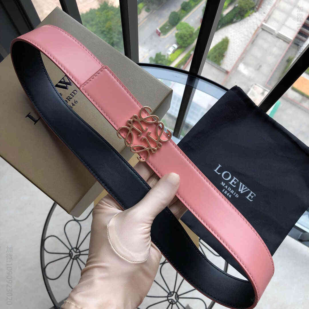 LOEWE罗意威女士3.2cm搭配品牌标识金属挂扣双面外用腰带