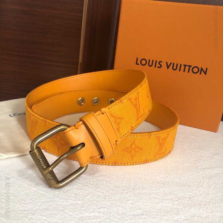 LV/路易威登 2023春夏时装秀首次问世的Signature腰带