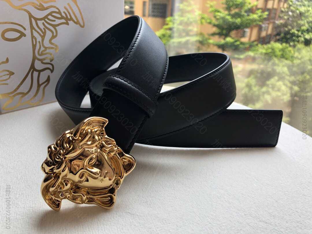 VERSACE范思哲男士黑色平面牛皮金色美杜莎头像金属扣腰带3.8cm。
