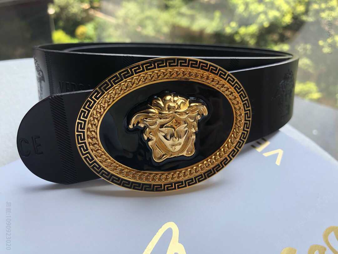 范思哲(Versace)头层牛皮压印美杜莎头像男士腰带宽度3.8cm