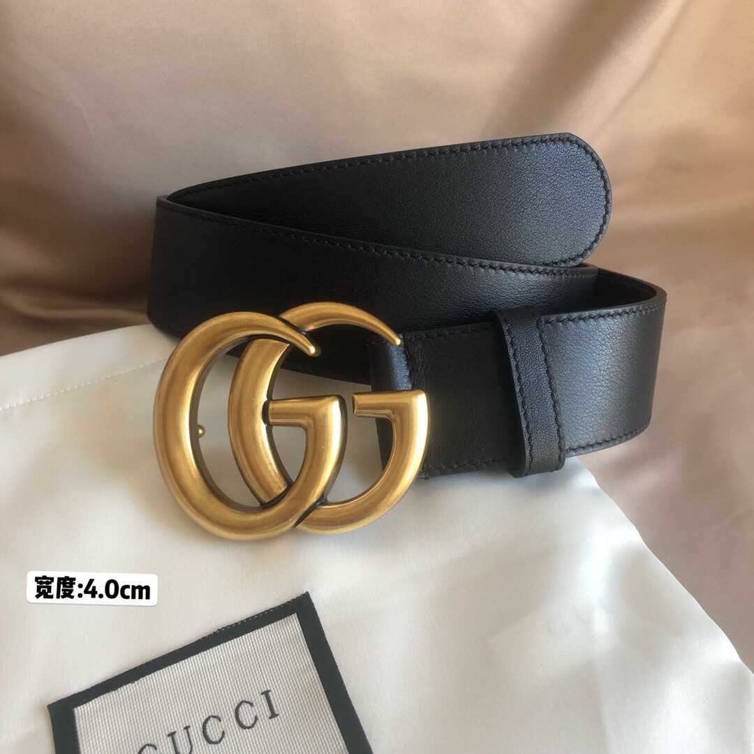 Gucci古驰男女款腰带采用标志性的古铜色GG搭扣腰带
