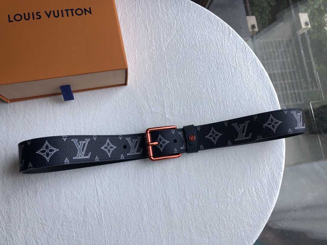 路易威登 Monogram ink 帆布面料裁制而成的Voyager腰带男士新款35毫米
