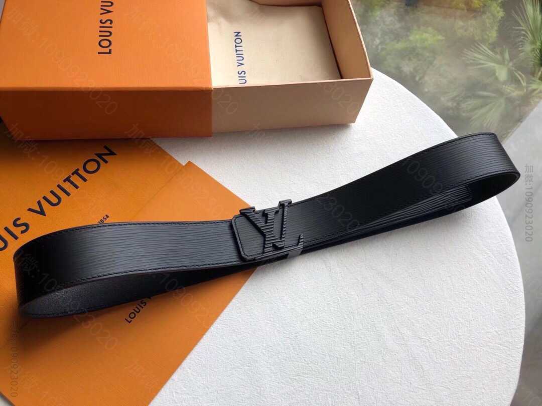 LV Initiales. 40mm黑色水波纹腰带编号:M9229