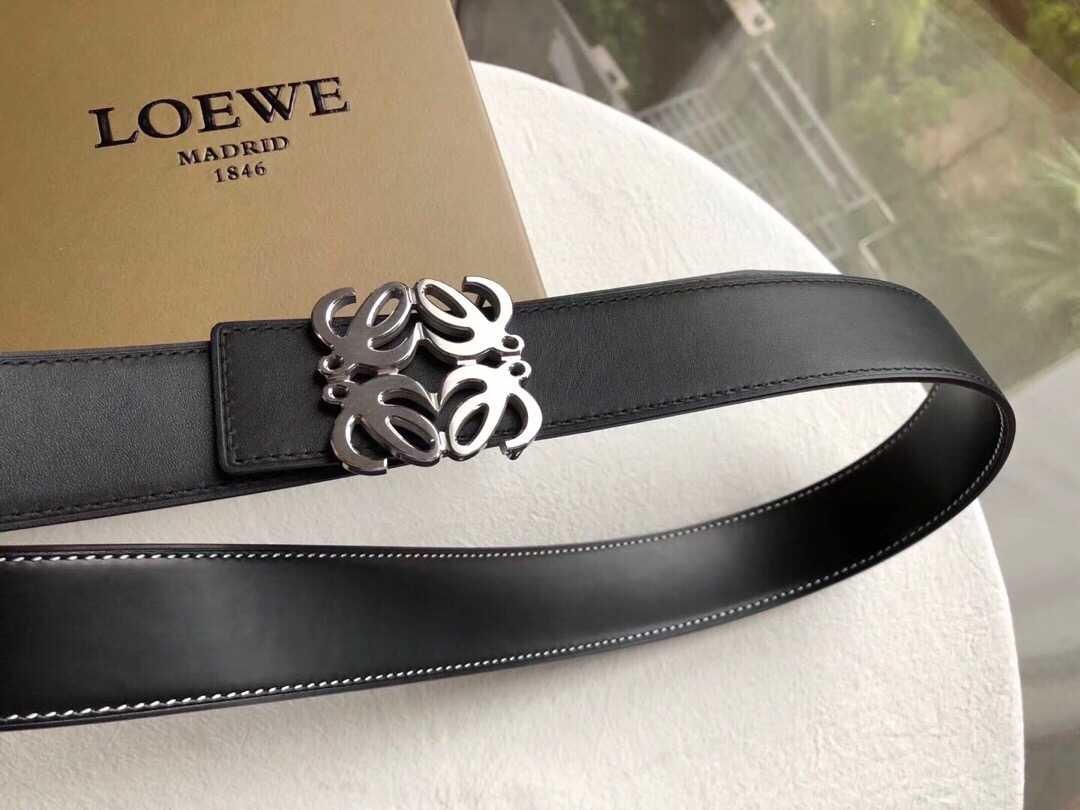 LOEWE罗意威 精钢材质标志金属扣，搭配进口牛皮可双面外用腰带3.8cm