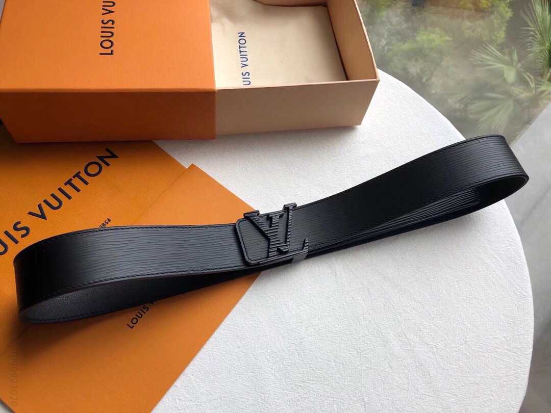 LV Initiales. 40mm黑色水波纹腰带编号:M9229 