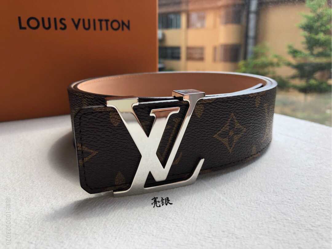 LV路易威登 标志性字母金属扣搭配经典棋盘格/老花腰带