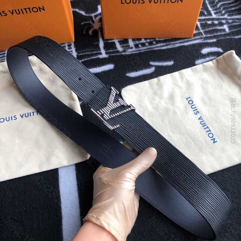 品质LV Initiales. 40mm黑色水波纹腰带