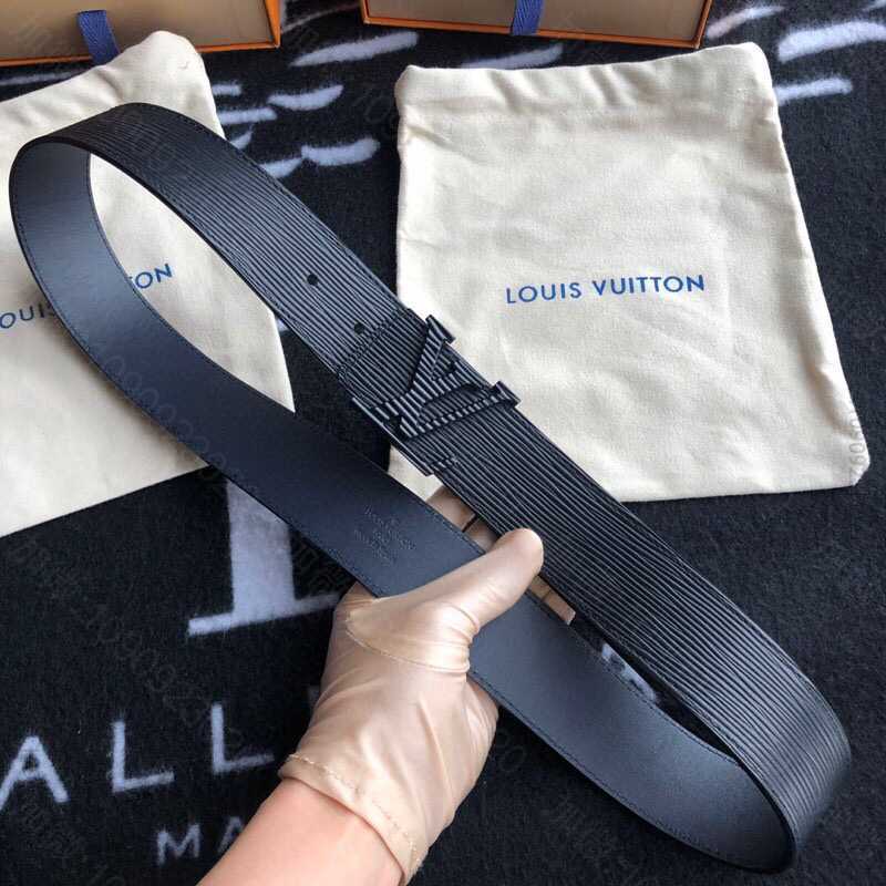 品质LV Initiales. 40mm黑色水波纹腰带