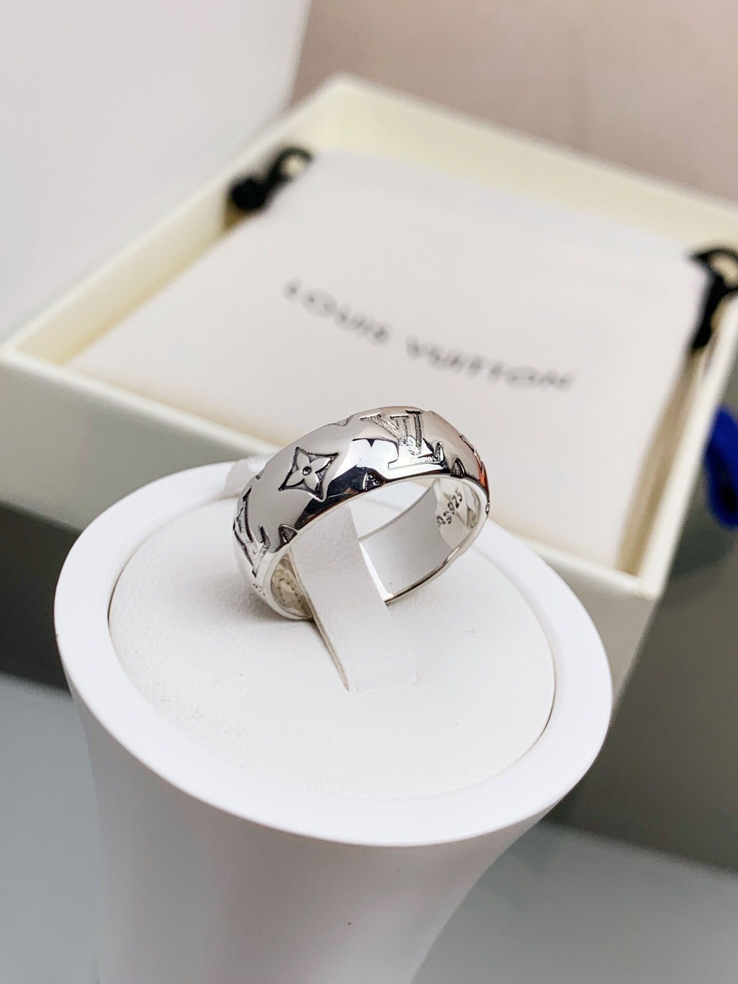 原单路易威登戒指饰品 L V 925银宽窄版 戒指 路易威登戒指饰品 