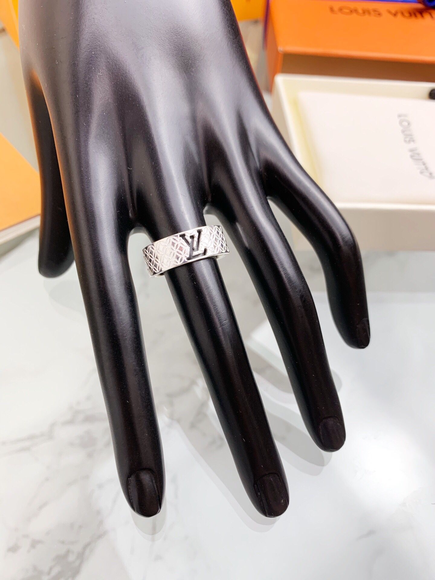 原版路易威登戒指饰品 L V 925银 戒指 路易威登戒指饰品 