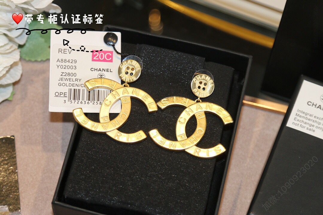 新款 CHANEL香奈儿双c纽扣字母耳钉耳环
