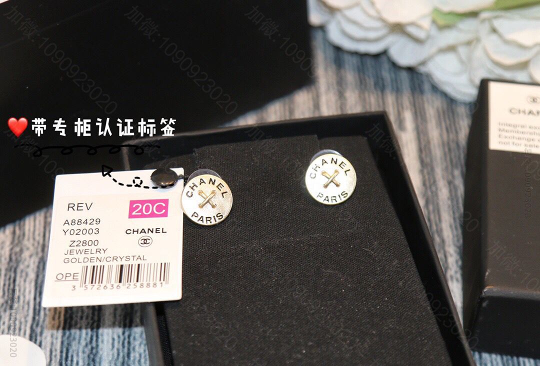 新款 CHANEL香奈儿双c纽扣耳钉耳环