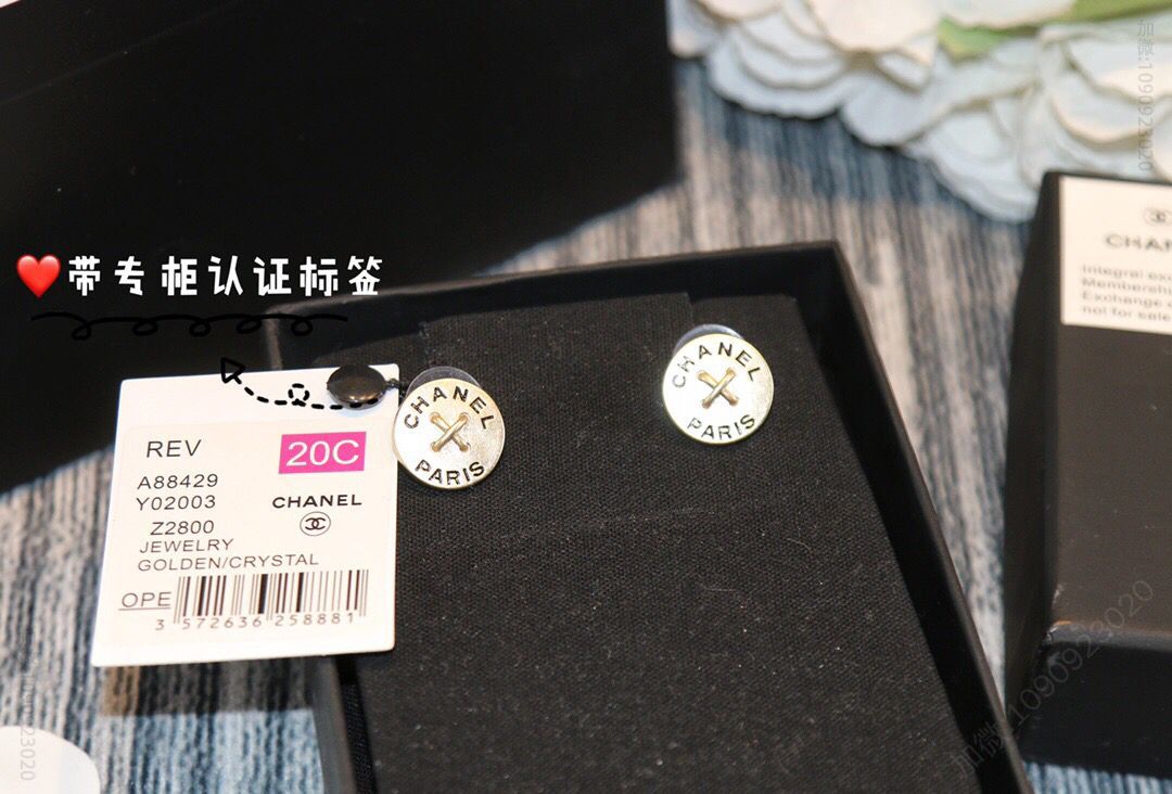 新款 CHANEL香奈儿双c纽扣耳钉耳环